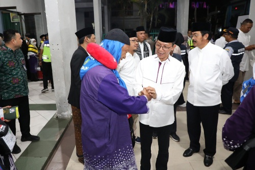 Amsakar Lepas Keberangkatan JCH Kloter 1 Embarkasi Batam