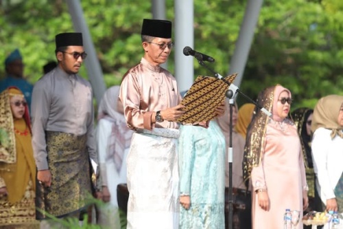 Amsakar Pimpin Upacara Hardiknas 2025 di Lapangan Engku Putri