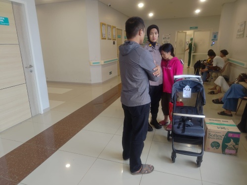 Dari Rumah Kontrakan ke Ruang Operasi, Perjuangan Bayi Helengna Didampingi Polisi