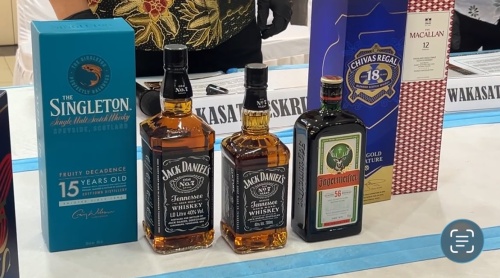 Polisi Buru Lai Cung dalam Kasus 8 Ribu Botol Miras Ilegal di Batam