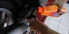 Memicu Kotoran, Jangan Semprotkan Angin Sewaktu Mengisi Oli