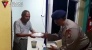 Warga Rusun Otorita Bida Sekupang Menikmati Makanan Sahur dari Brimob Polda Kepri