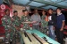 Akhiri TugasÂ Yonif 411 Kostrad, MasyarakatÂ Perbatasan PapuaÂ SerahkanÂ Dua Pucuk Senpi