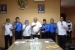 Anggota Bidang Administrasi dan Keuangan BP Batam Serahkan 7 SK Pensiun Pegawai BP Batam