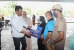 Rudi Didampingi Marlin Serahkan BLT KPM kepada Masyarakat Batu Ampar